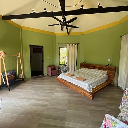 Navari Homestay ラヨーン エクステリア 写真